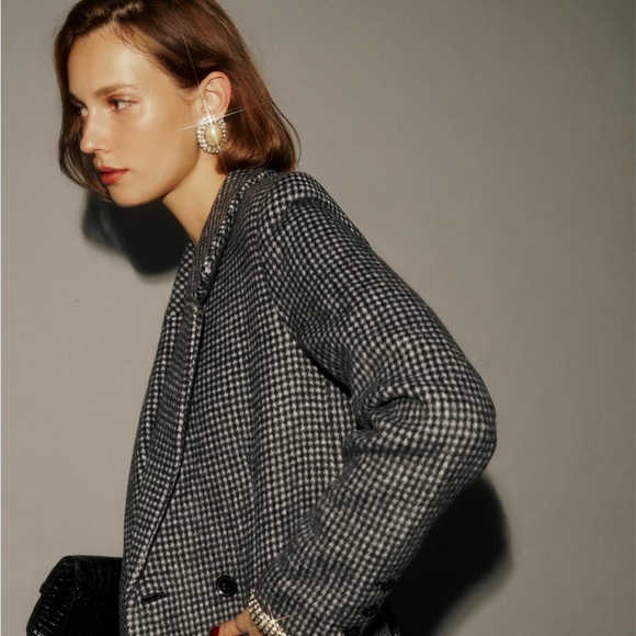 Reformation S coat in black and white houndstooth. Great condition! - Picture 2 of 11
